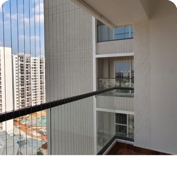 Children safety net for high-rise apartments